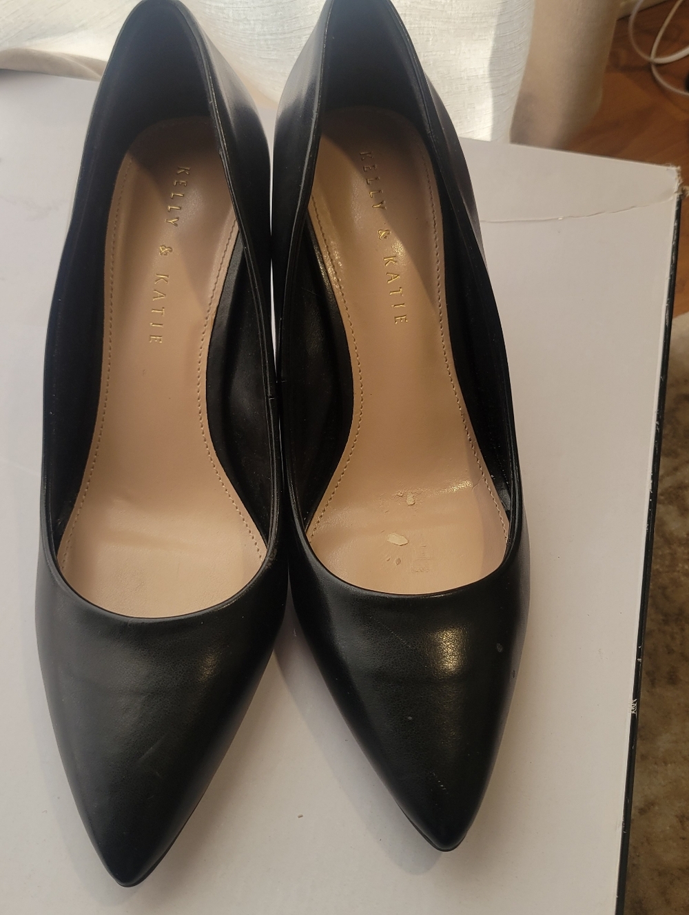 Kelly & Katie Black Pointed Toe Pumps